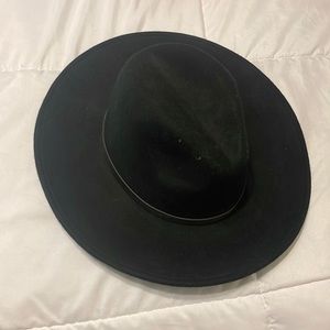 Black felt fedora